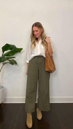 Linen Pants Outfit Fall, Wide Leg Pants Outfit Plus Size, Stylish Outfits Fall, Outfits Wide Leg Pants, Cotton Pants Outfit, Outfits Wide Leg, Flowy Pants Outfit, Fall Outfits Trendy