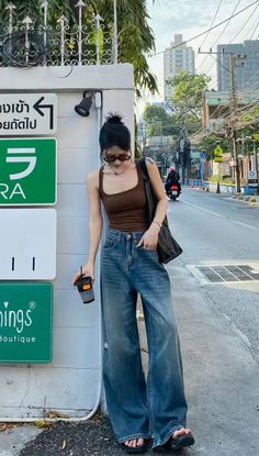 Cutbray Jeans, Casual Day Outfits, Fashion Aesthetics, Selfie Poses, Asian Style, Korean Outfits, Casual Style Outfits, College Outfits, Cute Casual Outfits