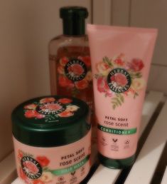 Herbal essences hair care ⚘️ Herbal Essences, Soft Rose, Rose Scented Products, Hair Mask, Beauty Products, Vision Board, Essence, Conditioner