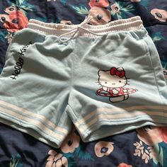 Sweater Style Cutecore Pants, Unhinged Fashion, Harajuku Shorts, Hello Kitty Shorts, Frog Queen, Fashion Girlies, Sweatpants Shorts, Sweater Style, Flowy Shorts