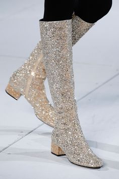 Saint Laurent Fall 2014 RTW - Details - Vogue #glitter #boots Stiefel Outfit, Mode Shoes, Heels Silver, Afrikaanse Mode, Glitter Boots, Gogo Boots, Fabulous Shoes, Shoe Obsession, Looks Style