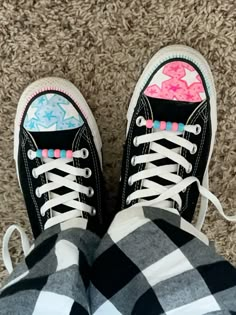 Converse Drawing, Converse Art, Doodle Shoes, Converse Ideas, Converse Aesthetic, Custom Shoes Diy, Shoes Drawing