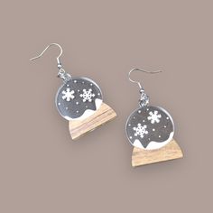 A perfeft gift for the holidays. Celebrate in style with these handmade acrylic and wood veneer snowglobe earrings. Snowglobe Glass Can, Snowglobe Earrings, Snow Globe Necklace, Novelty Resin Dangle Earrings, Resin Snow Globe, Laser Crafts, Sparkly Earrings, Christmas Earrings, Etsy Earrings Dangle