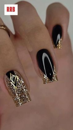 50th Birthday Nail Ideas, Black Gel Nails Ideas, Wedding Guest Nails Ideas Classy, Black And Gold Nails Ideas, Nails Graduation, Black Gold Nails, Black Gel Nails, Black Nails With Glitter, 2023 Prom