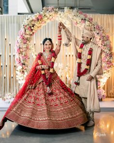 Wedding Poses Ideas, Gorgeous Lehenga, Sabyasachi Lehengas