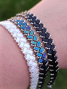 Wir stellen vor: unser atemberaubendes Perlenarmband, perfekt, um jedem Outfit einen Hauch von Eleganz zu verleihen! Handgefertigt mit Sorgfalt und Liebe zum Detail, dieses Armband zeichnet sich durch eine wunderschöne Kombination aus bunten Perlen aus, die das Licht einfangen und wunderschön am Handgelenk funkeln. 🔸MATERIALIEN: ✔️miyuki perlen 15mm und 1/2 tila. ✔️Edelstahlbeschläge. 🔸Breite - 0,8 Zentimeter 🔸Armbandlänge zur Auswahl + 5 cm ( 1,96 inches) Verlängerungskettchen. 🔸Alle meine Tila Beads, Stainless Steel Fittings, Miyuki Beads, Personalized Gifts For Her, Handmade Bracelet, Bracelet For Women, Women Set, Bracelet Patterns