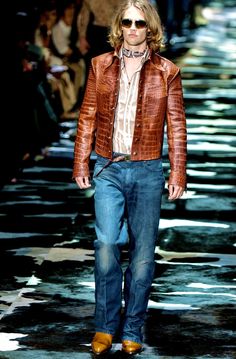 Gucci Menswear, Gucci By Tom Ford, Runway Ready To Wear, Tom Ford Gucci, Going Out Outfit, Haute Couture Runway, Leather Clothing, Couture Runway, Going Out Outfits