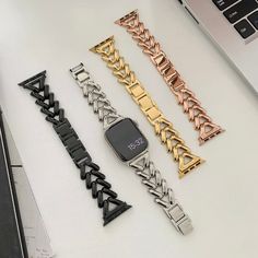 BESCHREIBUNG

 Wir stellen Ihnen unser klobiges kubanisches Apple-Watch-Armband aus Edelstahl vor! Dieses stilvolle und robuste Uhrenarmband ist perfekt für Männer und Frauen. Es besteht aus hochwertigem Edelstahl und ist in mehreren Farben erhältlich, darunter Schwarz, Silber, Gold und Roségold. Dank des Metallschnallenverschlusses lässt es sich außerdem leicht verstellen. Egal, ob Sie sich für einen besonderen Anlass schick machen oder Ihrem Alltagslook einfach einen Hauch von Luxus verleihen möchten, dieses Uhrenarmband ist genau das Richtige für Sie!

 ÜBER PRODUKT



 Rost- und verblasst nicht, kratzfeste Technologie

 Geprägte, langlebige Materialien

 MARKE: VVS Jewelry Fitbit Bands, Hip Hop Bling, Bracelet Apple Watch, Apple Watch Case, Apple Watch Models, Apple Watch Strap, Apple Watch Band, Metal Bracelets, Steel Watch