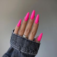 40 Aesthetic Almond Nails for Your Inspiration Pink Summer Nails, Bright Summer Nails, Hot Pink Nails, Airbrush Nails