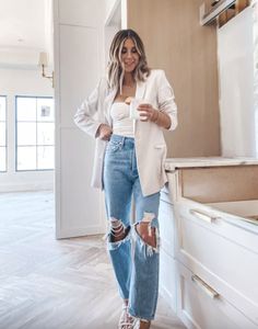 Date Night Outfit Inspo Pub Outfit Night Casual, Street Fashion London, London Street Fashion, What People Are Wearing, Spring Party Outfit, Lunch Outfit, Girls Night Outfit, Fashion London, Cella Jane