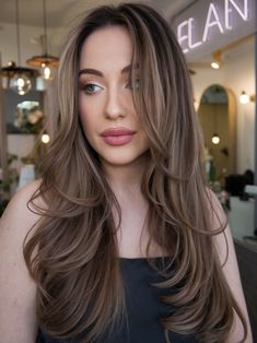 25 Winter Brown Hair Color Ideas for 2024 - 2025: Shades You'll Love - Fall Update 2024 Pale Skin Hair Color Brown Eyes, Brown Hair Ideas For Winter, Hair Ideas For Winter, Winter Brown Hair Color, Winter Brown Hair, Medium Brown Balayage, Gorgeous Brown Hair, Soft Brunette, Soft Blonde Highlights