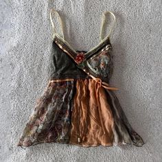 ୨ italian vintage orange & green cami top ୧‬   ❛... - Depop Green Cami Top, Singer Dr, Pretty Tops, Green Cami, Thrift Inspo, Coquette Style, Summer 2025, Pretty Top, Style Savvy