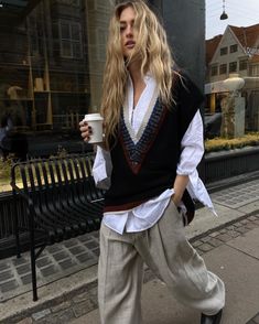 Suzanne Lenglen, Rok Midi, Sandal Tali, Beauty Inspo, Minimal Chic, Autumn Style, Vest Outfits