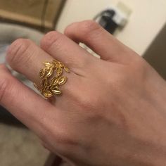 This Is A Lightweight Ring That Is Made Beautifully With A Wide Top Leaf Design That Is Absolutely Gorgeous. It Is A Size 5.75 To 6. Saudi Gold, Womens Jewelry Rings, Leaf Design, Girly Things, Ring Designs, Ring Size, Wedding Rings, Womens Sizes, Women Jewelry