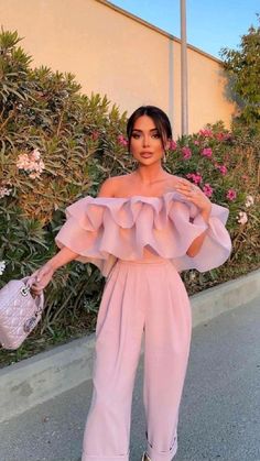 Stile Blair Waldorf, Wedding Outfit Guest, Wedding Guest Outfit Summer Casual, Summer Wedding Outfits, Looks Street Style, Wedding Guest Outfit Summer, Modieuze Outfits, Pink Pants, Glam Dresses