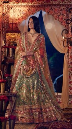 Mehndi Ideas, Green Lehenga, Traditional Indian Outfits