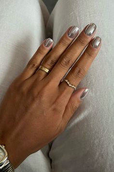 We Hate to Say It, But These 4 Nail Colours Can Look a Little “Cheap” in Autumn Party Nail Design, Chrome Nail Colors, Holiday Party Nails, Chrome Manicure, Chrome Nail Polish, Manicure Inspiration, Chrome Nail