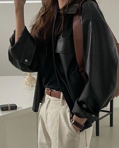 Fashion Hailey Bieber, 00s Mode, Beige Trench Coat, Elegante Casual, Cool Fashion, Woolen Coat, Leather Jacket Black, 가을 패션