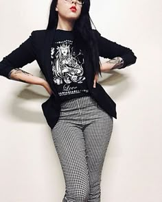 Look Rock Chic, Edgy Work Outfits, Mode Rockabilly, Dr Martens Outfit, Gothic Mode, Converse Outfits, Casual Goth, Corporate Goth