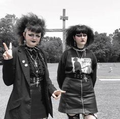 Trad Goth Fashion, Goth People, Goth Outfit Ideas, Goth Outfit