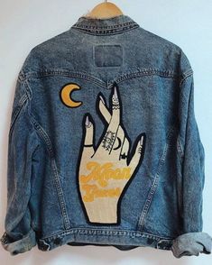 Diy Outfits, Jaket Denim, Haine Diy, Painted Denim Jacket, Custom Denim, Painted Jeans, Clothes Aesthetic, Denim Diy