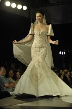 10 Filipiniana Wedding Dresses For Every Style – Sinta & Co. Filipiniana Couture, Philippine Wedding Dress, Terno Filipiniana, Cary Santiago, Filipino Costume, Filipiniana Fashion, Western Style Wedding Dress, Philippines Dress, Modern Filipiniana Gown