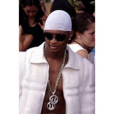 Usher At Teen Choice Awards 82200 La Ca By Robert Hepler Celebrity Image 1 Usher Raymond, 90s Fashion Men, Y2k Men, Teen Choice Awards, Concert Series, Choice Awards, White Aesthetic, Pop Star, Black Aesthetic