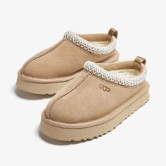 Featuring a platform outsole that delivers an on-trend, lifted look, the UGG Tazz offers versatility with every step. The ultra-soft UGGplush lining and insole envelop your feet in moisture-wicking comfort. Suede upper UGGbraid details UGGplush lining EVA sole Ugg Tazz Platform, Wishlist Board, Ugg Tazz, Kids Uggs, Platform Slippers, Eva Sole, Sand Color, Top Seller, Christmas Wishlist