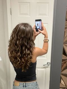 Cute Haircuts Curly Hair, Long Short Curly Hair, Oval Wavy Haircut, Soft Curls Aesthetic, Basic Curled Hair, Curly Haircuts Mid Length, Hair Care Aesthetic Curly, Wavy Hair Perm Girl, 2c Curly Hair Shoulder Length