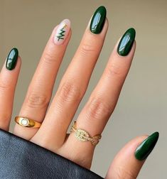 Emerald Green Nails, Aesthetic Nail Art, Santa Nails, Aesthetic Nail, Candy Cane Nails, White Glitter Nails, Green Nail Designs, Classic Nails, Striped Nails