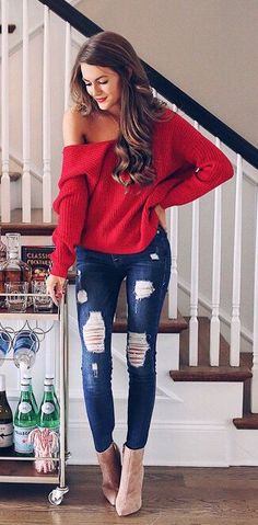 #fall #outfits women's red knitted sweater and blue-washed distressed jeans Winter Sweater Outfits, Fall Trends Outfits, Red Knit Sweater, Outfit Jeans, Mode Casual, Red Sweater, Trend Fashion, Winter Fashion Outfits, Style Outfits