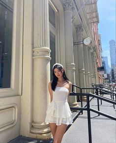 Cute Birthday Brunch Outfits, Lunch Birthday Outfit, Mini Skirt Photoshoot Poses, White Strapless Mini Dress, Cafe Pictures, Dress Birthday Party, Ootd Poses, Aesthetic Dress, Instagram Dress