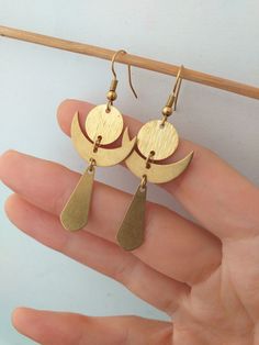 New boho ethnic lightweight every day moon earrings. Made of raw Brass parts. No Nickel no Lead. . Light to wear and easy to combine. 🌿 . The item will arrive to you wrapped as a gift in a little paper gift bag. . 》SHIPPING: If you need a tracking number for your order change the shipping option before checkout. 🌎 . If you have any questions please contact me, I usually respond quite fast ♡ . 》Please before ordering read my shop's announcement and check carefully the estimated delivery time Et Brass Jewelry Design, Handmade Accessories Ideas, Lead Light, Brass Jewellery Handmade, Metal Art Jewelry, Resin Accessories, Wiccan Jewelry, Handmade Jewel, Paper Gift Bags