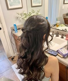 Bridesmaid hair Hairstyle For Homecoming Long Hair, Prom Updo Half Up Half Down, Hair For Homecoming Short, Fancy Hair Down Hairstyles, Hairstyle Prom Long Hair, Hocoming Hair Ideas Down, Homecoming Hair Brunette, Hoco Hair 2024, Bridemaids Hairstyles For Long Hair Curls Half Up Half Down