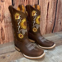 Quince Planning, Cute Cowgirl Boots, Square Toe Cowboy Boots, South Gate, Back To School Shoes, Shoe Boot, Looks Country, Western Outfits Women, Cute Pants