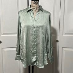 Women's Zara Mint Green Button Up Long Sleeve Blouse Size Small New With Tags And In New Condition Never Used Or Worn, Has Been Sitting In My Closet But I Moved Out Of State And Now It Doesn't Fit My Closet Cause It's Freezing. Originally $35.90 With No Damage Of Any Kind Such As Rips, Stains, Holes, Discoloration, Etc... Made Out Of 100% Polyester Elegant Green Zara Shirt, Zara Green Blouse With Buttons, Zara Long Sleeve Button Blouse, Zara Long Sleeve Blouse With Buttons, Elegant Zara Button-up Top, Zara Formal Button-up Blouse, Elegant Button-up Zara Tops, Zara Formal Tops With Button Closure, Zara Blouse With Button Closure For Daywear