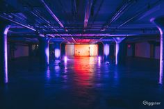 an empty room with blue and red lights