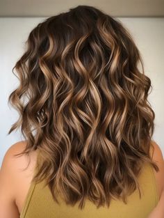 Med Length Brown Hair With Highlights, Hair To Show Hairdresser, Medium Length Hair Highlights Brunettes, Brown Medium Length Hair With Bangs, Medium Hair With Curls, Highlights On Medium Brown Hair, Medium Length Brown Hair With Highlights, Thick Hair With Layers, Wavy Medium Length Hair