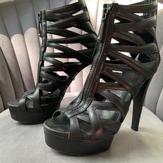 Visibly Worn. Gucci Black, Gucci Shoes, Shoes Black, Black Shoes, Shoes Women Heels, Shoes Heels, Women Shoes, Gucci, Heels