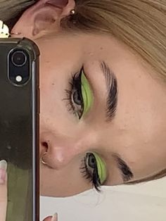 Easy Fun Makeup Looks, Colorful Eye Looks, Neon Eye Makeup, Green Eyeliner, Beauty Boost, Power Of Makeup, Green Makeup