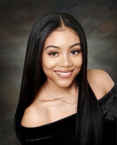 Year Book Make Up Look, School Photos Makeup, Cute Yearbook Pictures, Graduation Photo Makeup Ideas, School Pictures Makeup, Senior Photo Headshots, Senior Picture Ideas Yearbook, Senior Yearbook Pictures Hairstyles, Picture Day Makeup Looks