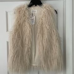 Tag On, Never Used Trendy Beige Winter Vest, Casual Cream Winter Vest, Zara Beige Vest For Fall, White Winter Vest For Cold Weather, Zara Casual Winter Vest, Zara Fitted Winter Vest, Zara Fitted Vest For Winter, Zara Puffer, Girls Puffer Vest