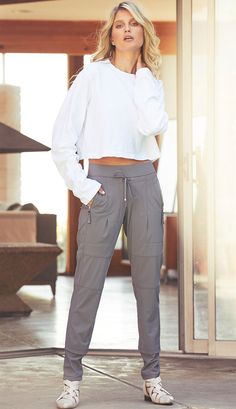 Raffaello Rossi's best selling Candy Pants - are made from a high-tech stretch sportswear jersey. The fabric is unbeatable for wearing comfort and super easy to care for. A must-have for the savvy traveler. Wear them the leg down for a fitted classic look or scrunch it up for a casual look. Ships Free within the USA! Best Travel Pants, Jogging Style, Candy Pants, Stella Rose, Travel Pants, Jogging Pants, Fashion Joggers, Work Looks