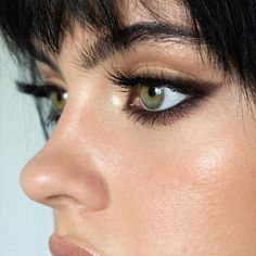 Maquillage On Fleek, Eyeliner Tips, Mekap Mata, Alyssa Edwards, Makeup Looks For Green Eyes, Smokey Eyeliner, Black Smokey, Make Up Inspiration, Brown Eyeliner