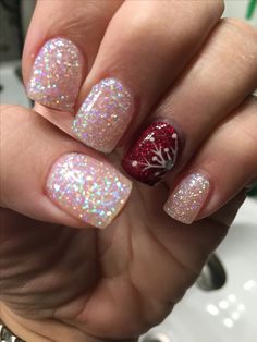 Festive Pink Nails, Red Christmas Nails Sparkle, Festive Nails Christmas Sparkle, Christmas Cat Eye Nails Design, Subtle Christmas Nails Gel, Christmas Nails Shellac Short, Red And Glitter Nail Designs, Christmas Short Square Nails, Winter Dipped Nails Ideas