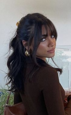 Long Hairstyles With Bangs Aesthetic, Whispy Front Bangs Dark Hair, Kim Kardashian Bangs Fringes 2023, Long Hair With Straight Across Bangs, Brunette Wispy Fringe, Long Fringe Layers, Scrunched Hairstyles Medium, Outfits That Show Off Tattoos, Bangs With Long Hair Asian