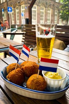 Bitterballen with Dutch Flag and a Beer - 16 Best Amsterdam Food You Need to Have Amsterdam Street Food, Dutch Aesthetic, Amsterdam With Kids, Netherlands Travel Destinations, Netherlands Trip, Amsterdam Restaurants, Netherlands Food, Europe Food