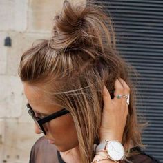 Messy Top Knot Hairstyle for Short Hair - Easy updo for Short Hair #shorthairstyles #shorthair #updos #updohairstyles #hairupdos #shorthairdontcare Pixy Bob Haircut, Best Short Hair, Top Knot Hairstyles, Cool Short Hairstyles, Best Short Haircuts, Short Hair Updo, Short Hair Styles Easy, Short Hair Cuts For Women