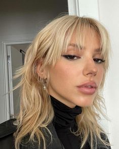 womens mullet Whispy Front Bangs Shag, Chunky Layers With Bangs, Shag On Fine Hair, Shoulder Length Fringe Haircut, Danielle Marcan Hair, Subtle Mullet Women, Mid Length Shaggy Hair, Styling Shag Haircut, Hair Out Of My Face Hairstyles