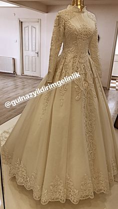 Designer Outfits, Fashion Hijab, Indian Designer Outfits, Indian Designer, Embroidery Tutorials, Indian Design, Ball Gowns, Victorian Dress, Formal Dresses